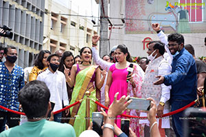 Anupama Parameshwaran Launches Kisan Fashion Mall at Nirmal