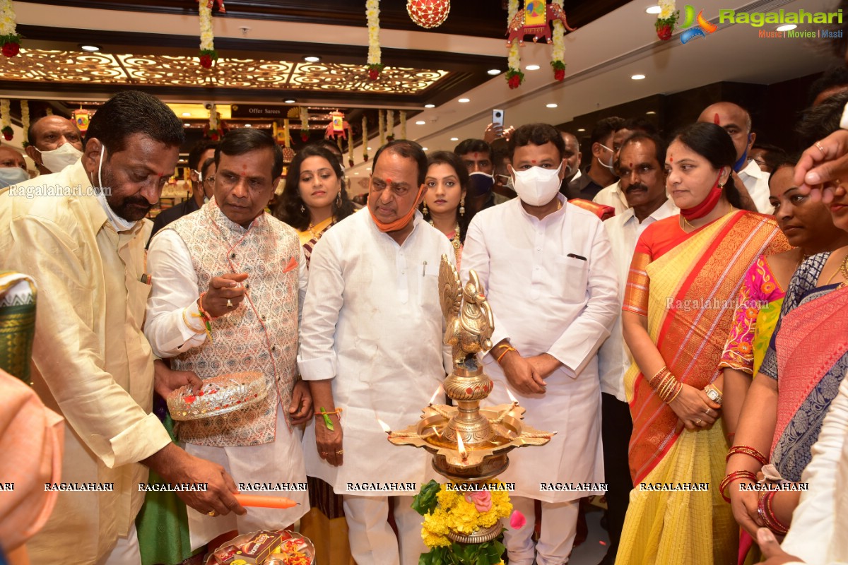 Anupama Parameshwaran Launches Kisan Fashion Mall at Nirmal