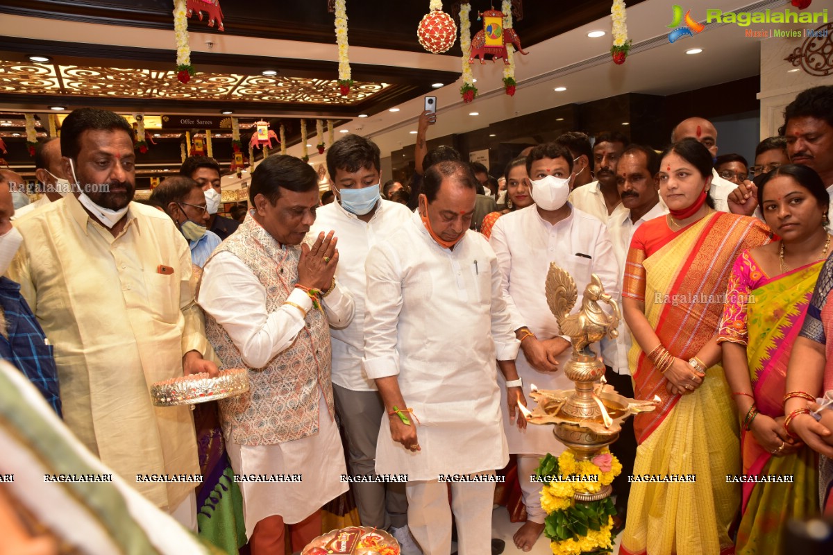 Anupama Parameshwaran Launches Kisan Fashion Mall at Nirmal