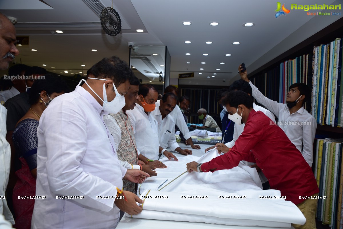 Anupama Parameshwaran Launches Kisan Fashion Mall at Nirmal