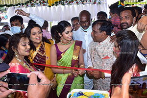 Anupama Parameshwaran Launches Kisan Fashion Mall at Nirmal