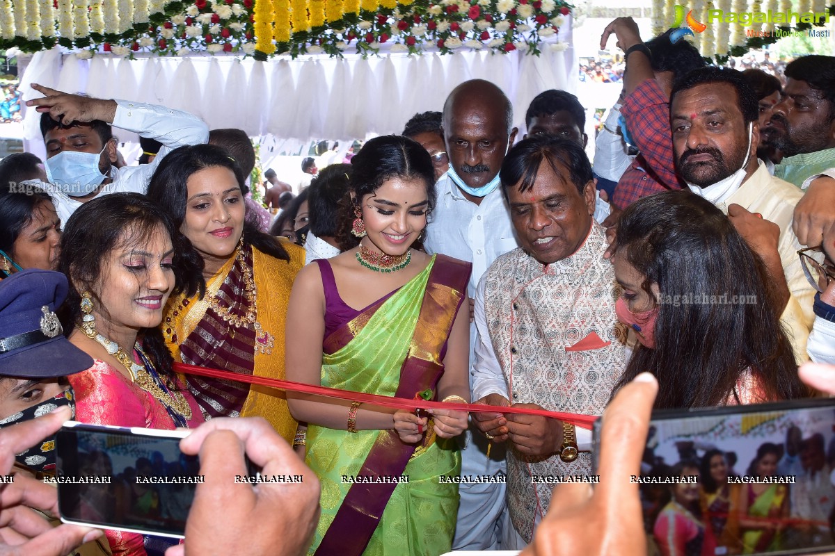 Anupama Parameshwaran Launches Kisan Fashion Mall at Nirmal