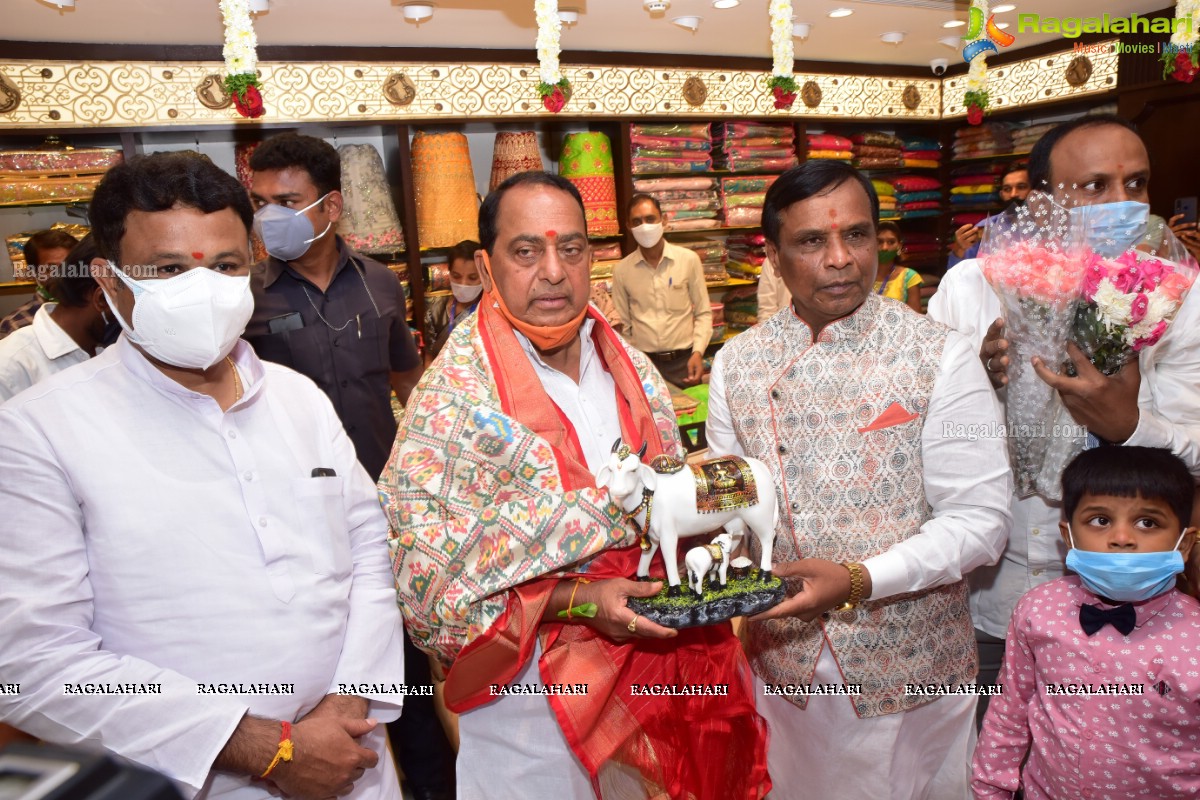 Anupama Parameshwaran Launches Kisan Fashion Mall at Nirmal