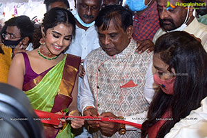 Anupama Parameshwaran Launches Kisan Fashion Mall at Nirmal