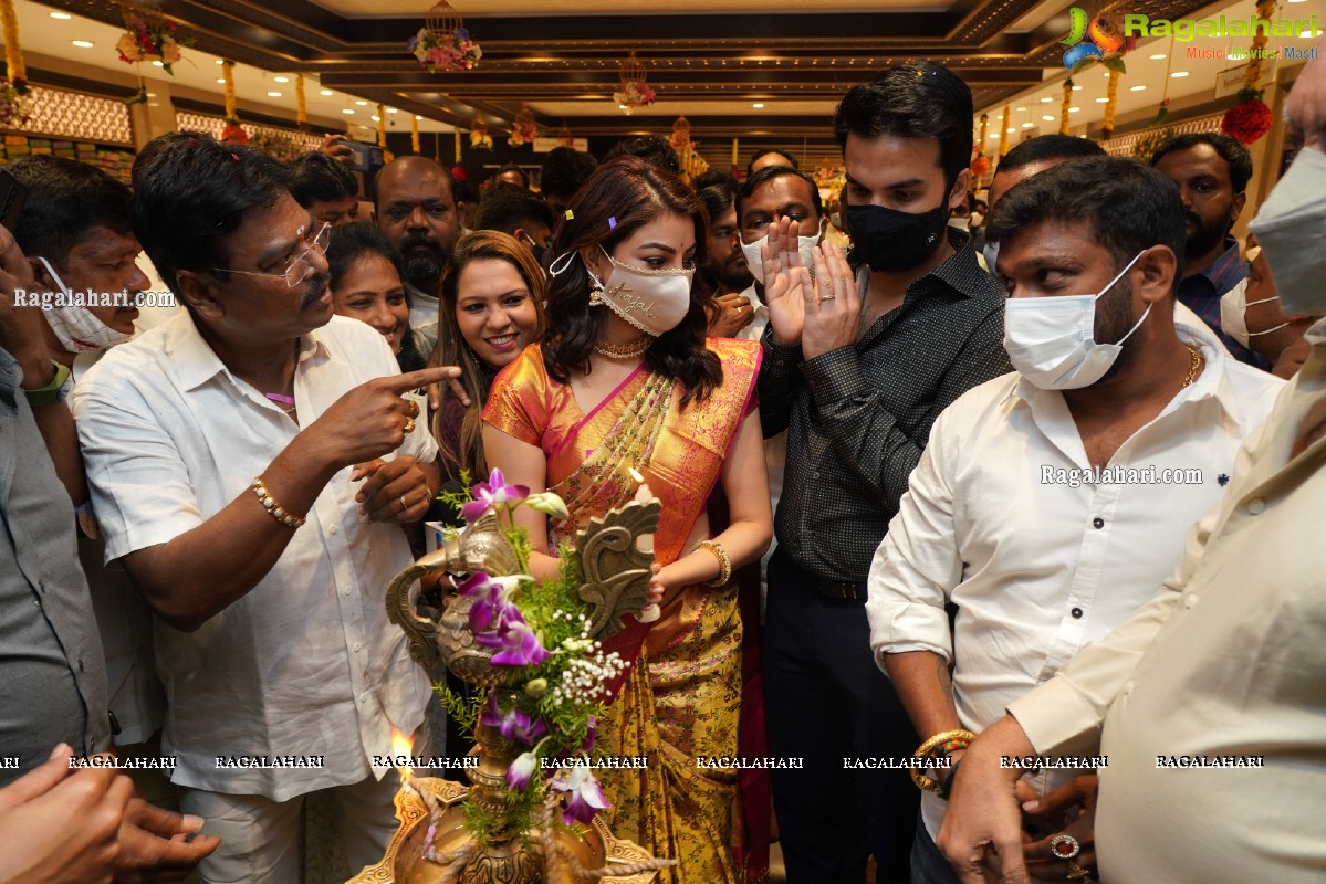 Kajal Aggarwal Launches Kasam Pullaiah Shopping Mall in Warangal Along with Husband Gautham