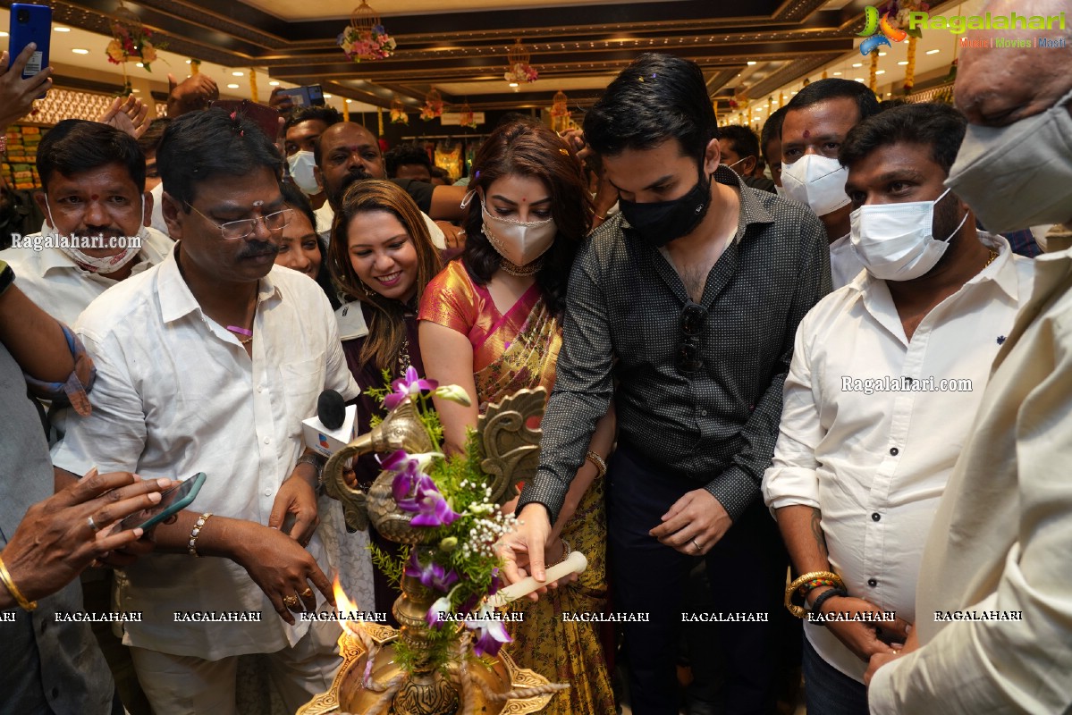 Kajal Aggarwal Launches Kasam Pullaiah Shopping Mall in Warangal Along with Husband Gautham