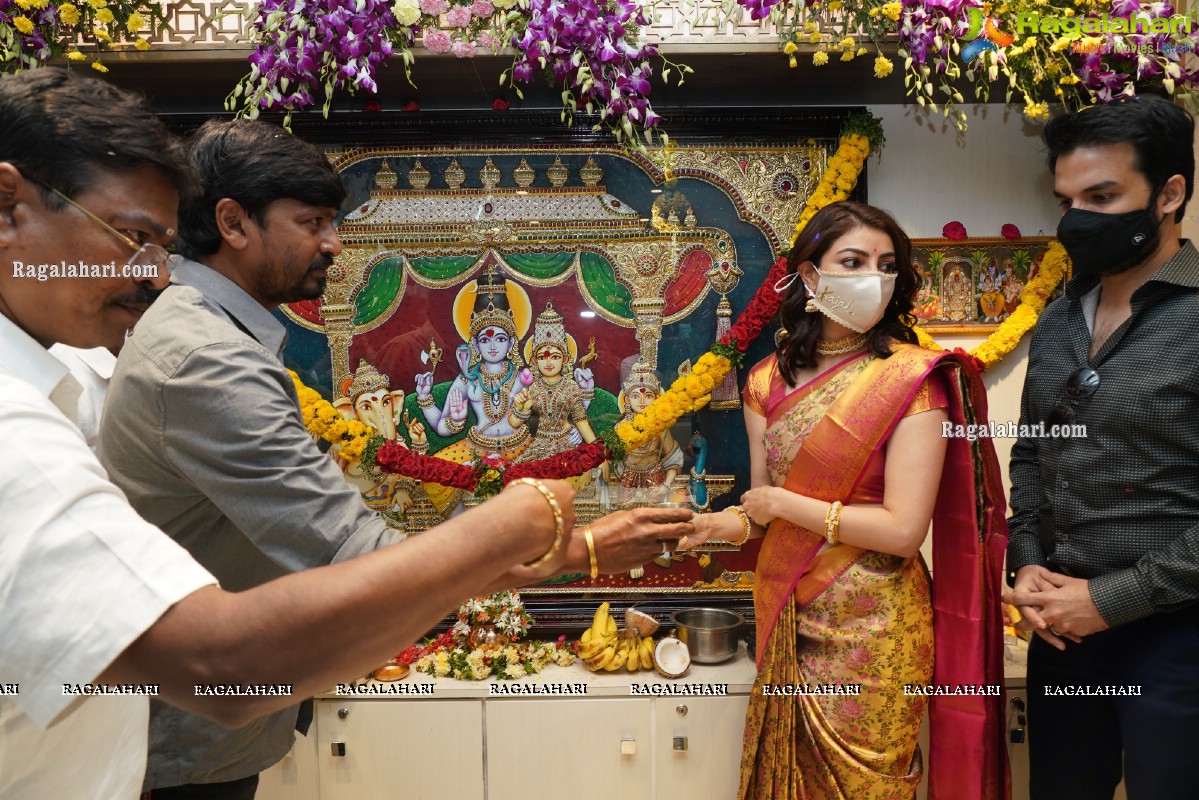 Kajal Aggarwal Launches Kasam Pullaiah Shopping Mall in Warangal Along with Husband Gautham