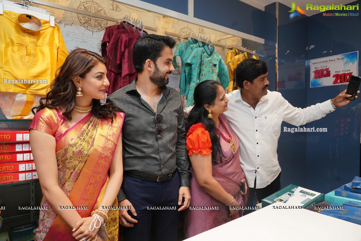 Kajal Aggarwal Launches Kasam Pullaiah Shopping Mall in Warangal Along with Husband Gautham