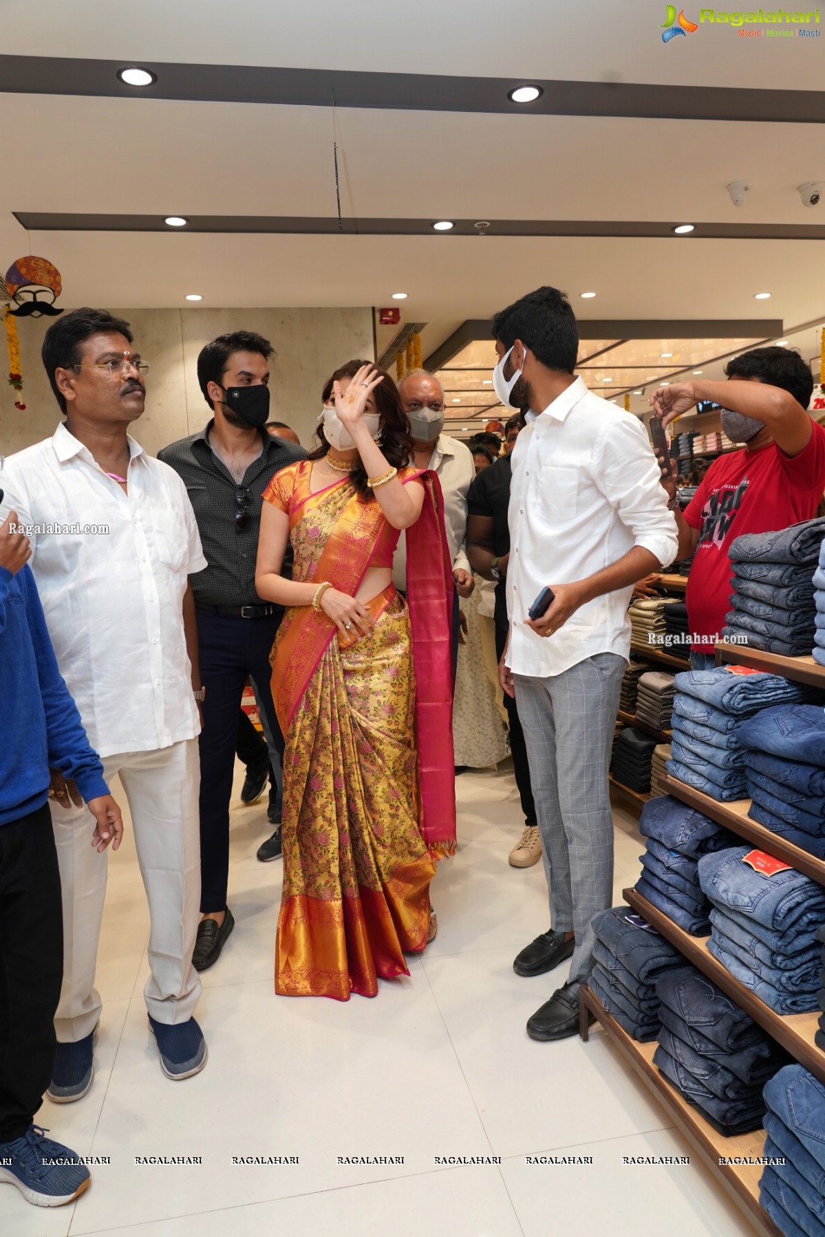 Kajal Aggarwal Launches Kasam Pullaiah Shopping Mall in Warangal Along with Husband Gautham