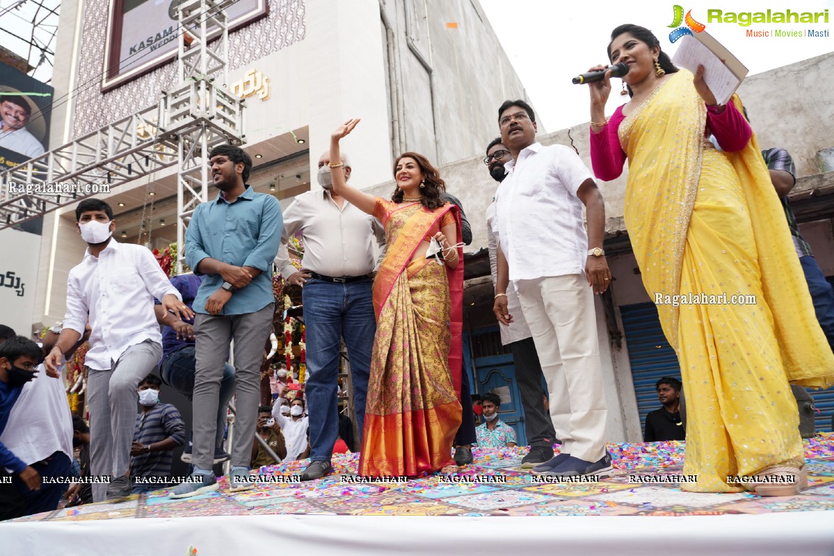 Kajal Aggarwal Launches Kasam Pullaiah Shopping Mall in Warangal Along with Husband Gautham