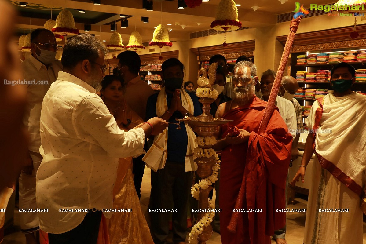 Kancheepuram Gowri Silks Inaugurated By Sri Sri Tridandi Chinna Jeeyar Swamiji At Vijayawada