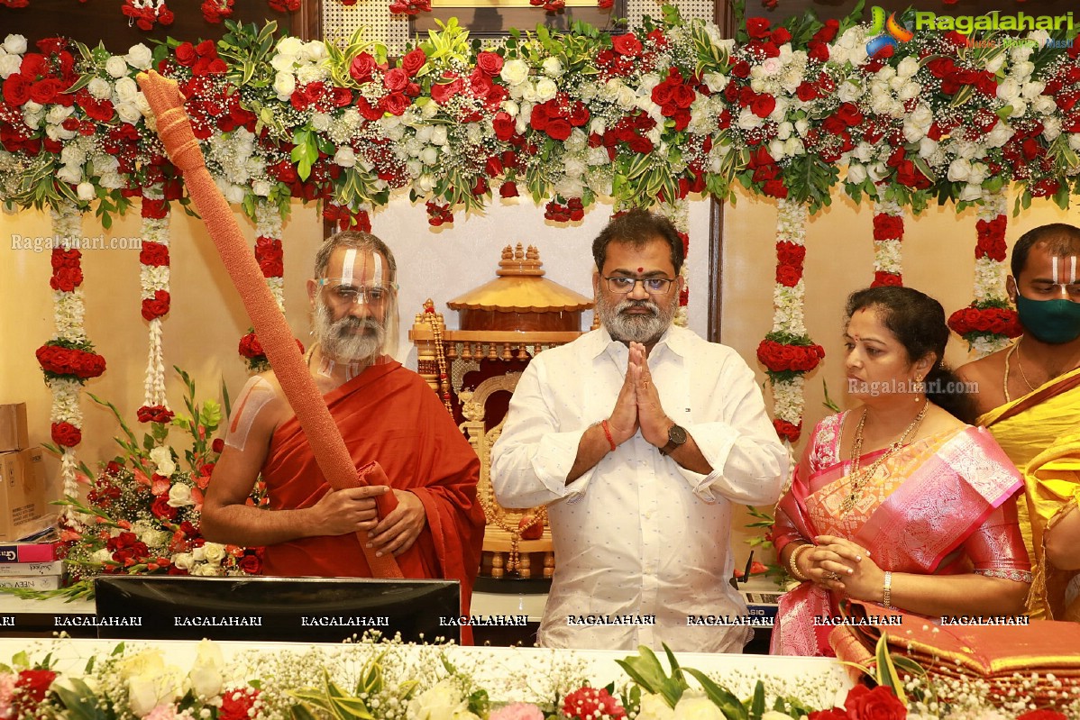 Kancheepuram Gowri Silks Inaugurated By Sri Sri Tridandi Chinna Jeeyar Swamiji At Vijayawada