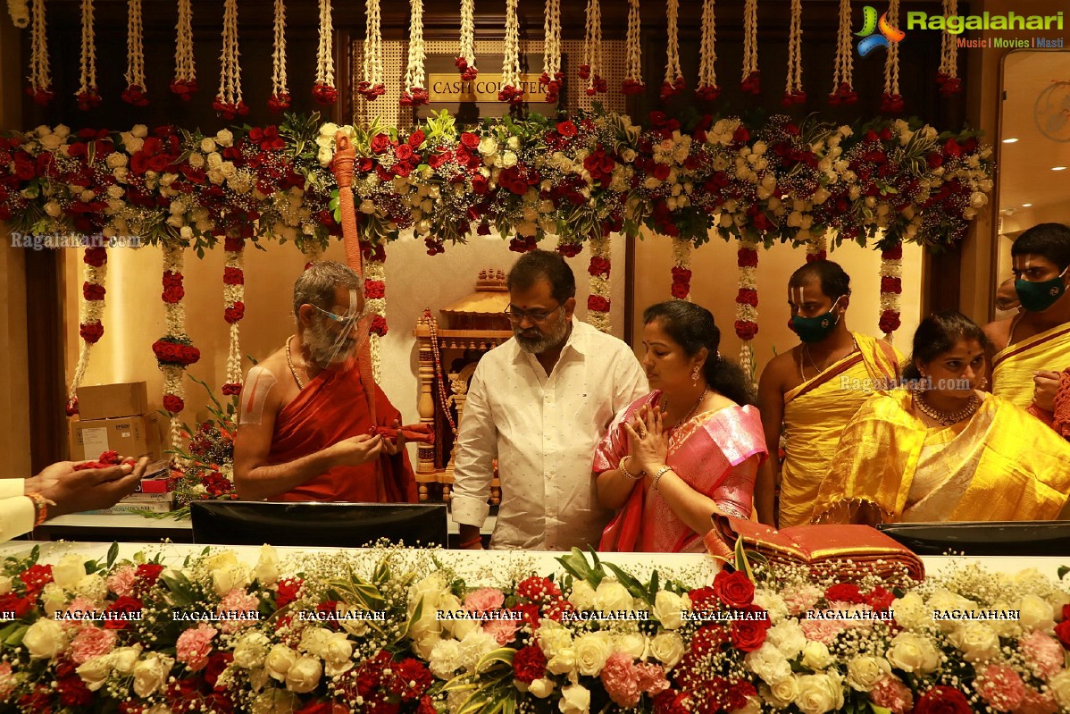 Kancheepuram Gowri Silks Inaugurated By Sri Sri Tridandi Chinna Jeeyar Swamiji At Vijayawada