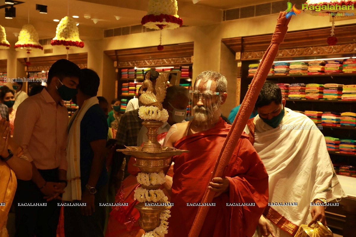 Kancheepuram Gowri Silks Inaugurated By Sri Sri Tridandi Chinna Jeeyar Swamiji At Vijayawada