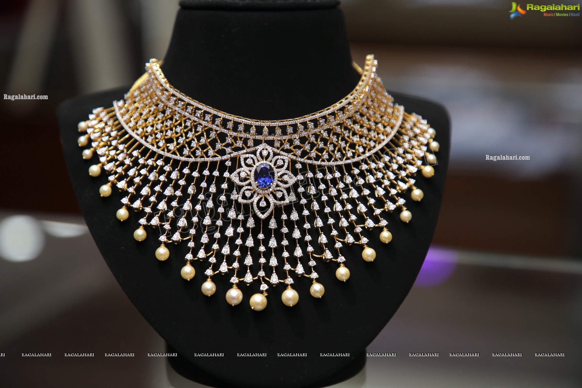 Malbar Gold & Diamonds ‘Mine’ Diamond Jewellery Showcase at Kukatpally Store