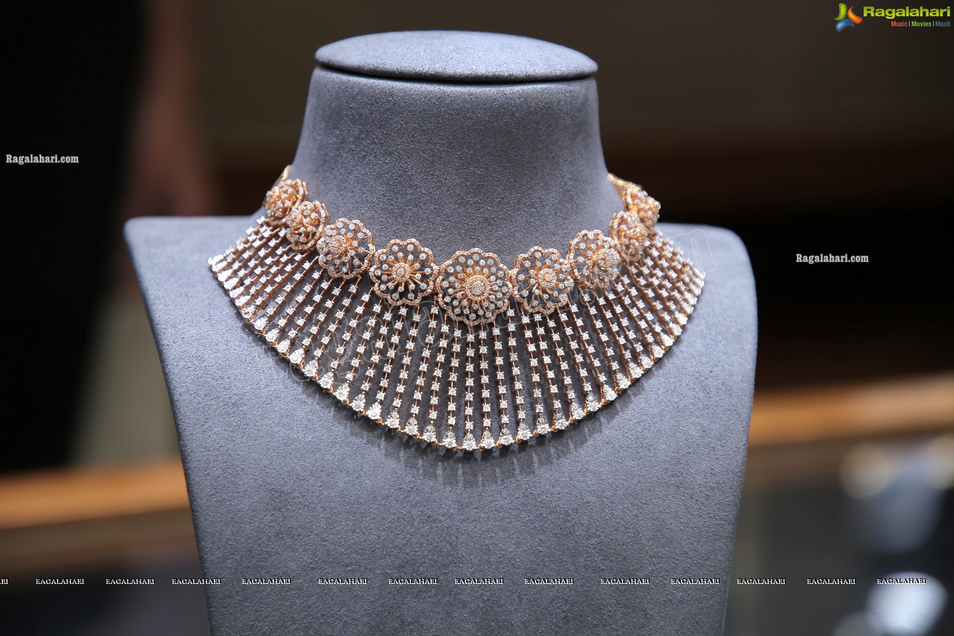 Malbar Gold & Diamonds ‘Mine’ Diamond Jewellery Showcase at Kukatpally Store