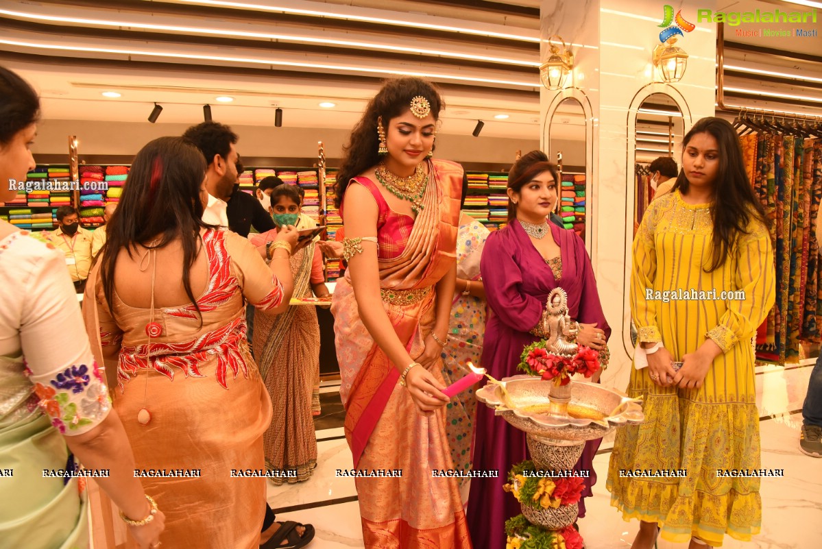 Faria Abdullah Launches Mandir New Shopping Mall At Patny Center, Secunderabad