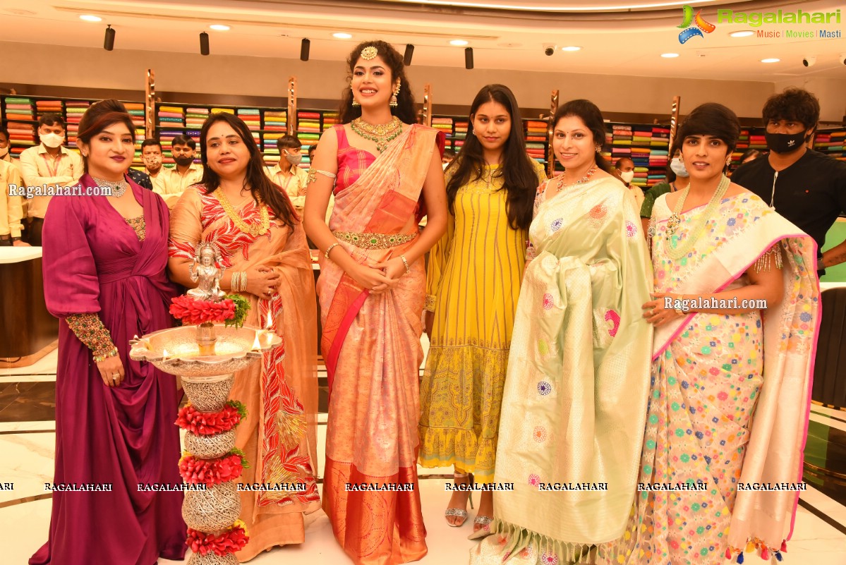 Faria Abdullah Launches Mandir New Shopping Mall At Patny Center, Secunderabad