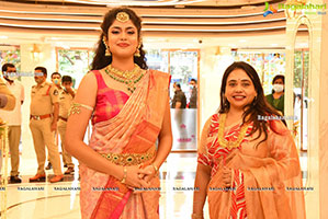 Faria Abdullah Launches Mandir New Shopping Mall At Patny