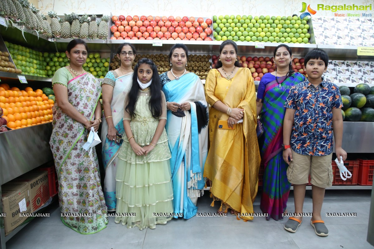 Nandamuri Vasundhara Devi Inaugurates Pure-O-Natural Fruits and Vegetables at Madhapur, Hyderabad