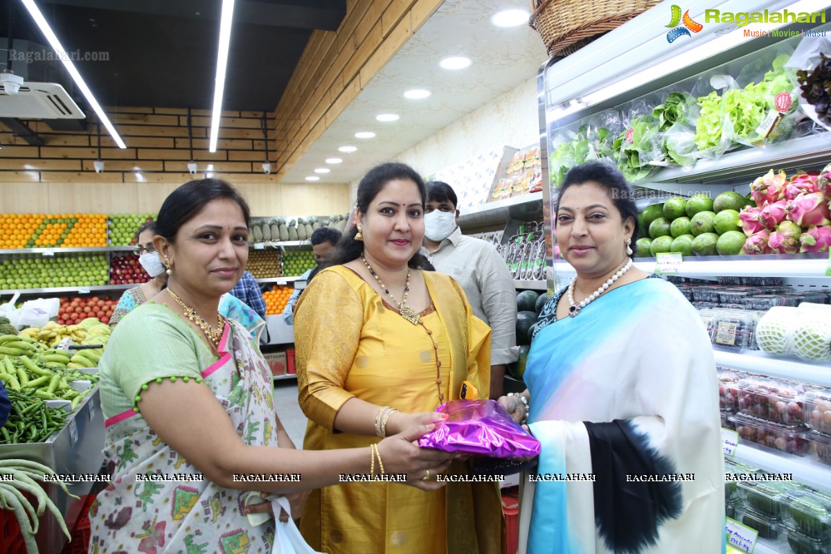 Nandamuri Vasundhara Devi Inaugurates Pure-O-Natural Fruits and Vegetables at Madhapur, Hyderabad