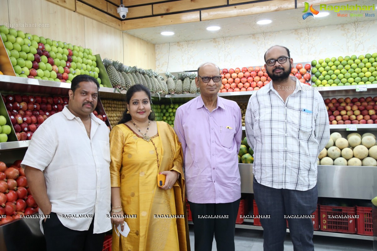 Nandamuri Vasundhara Devi Inaugurates Pure-O-Natural Fruits and Vegetables at Madhapur, Hyderabad