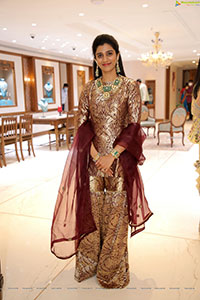 PV Sindhu Inaugurates Vasundhara Flagship Jewellery Showroom