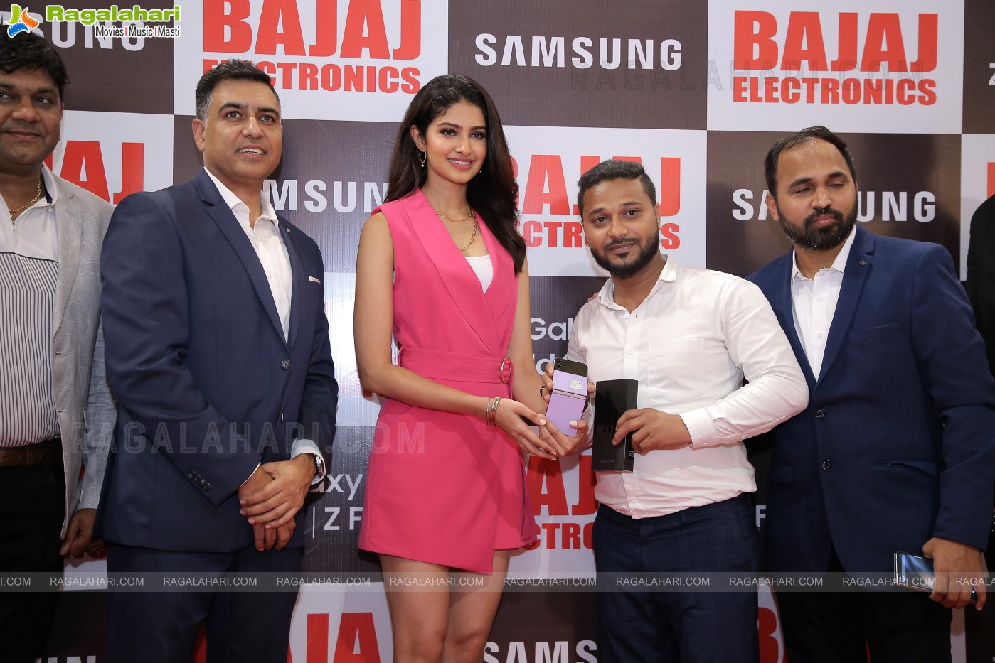 Samsung’s Galaxy Z Flip4, Z Fold4 Smartphones Launch at Bajaj Electronics, Inorbit Mall, Madhapur