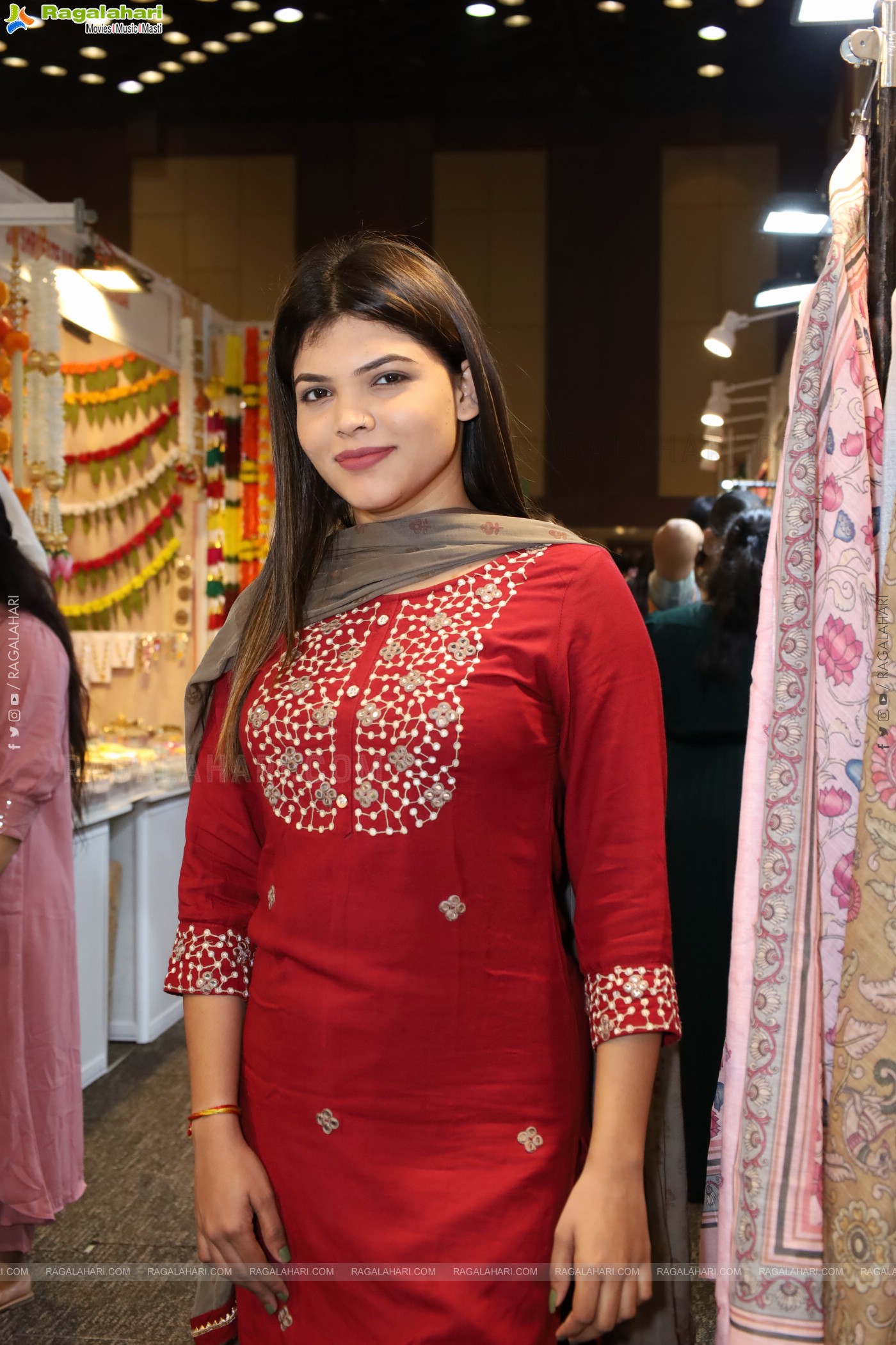 Sutraa Fashion Exhibition Inaugurated by Actress Tejaswi Madiwada at HICC-Novotel