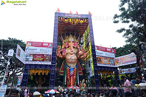 Khairatabad Ganesh 2025 as Vishwashanti Maha Shakti Ganapati