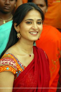 Anushka Photo Gallery/Wallpapers from Baladoor