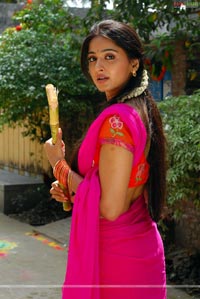 Anushka Photo Gallery/Wallpapers from Baladoor