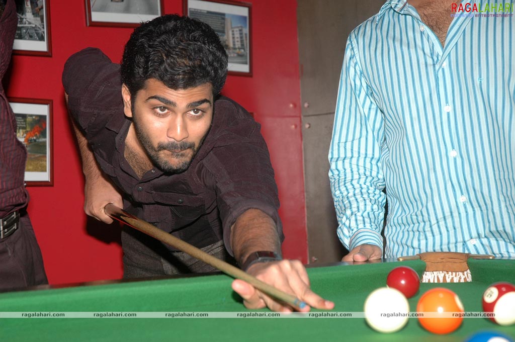 Sharwanand brings Hyderabad a 'LIVE'