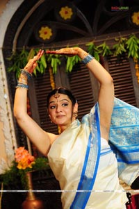 Aarti Agarwal, Mukul Dev