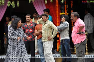 Neelaveni(Aarti Agarwal, Mukul Dev) Working Stills