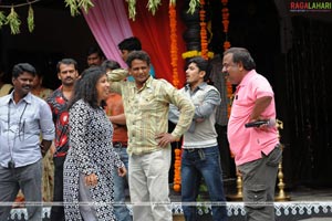 Neelaveni(Aarti Agarwal, Mukul Dev) Working Stills