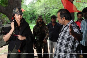 Neelaveni(Aarti Agarwal, Mukul Dev) Working Stills