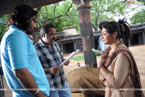 Neelaveni(Aarti Agarwal, Mukul Dev) Working Stills