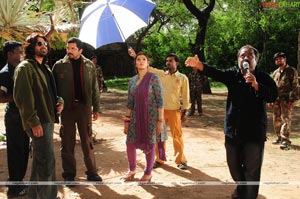 Neelaveni(Aarti Agarwal, Mukul Dev) Working Stills