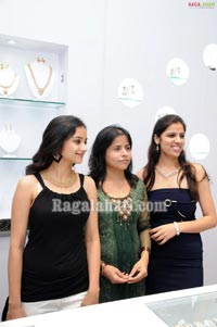 Anitha & Hyderabad Models at NYSA Jewellery Shop