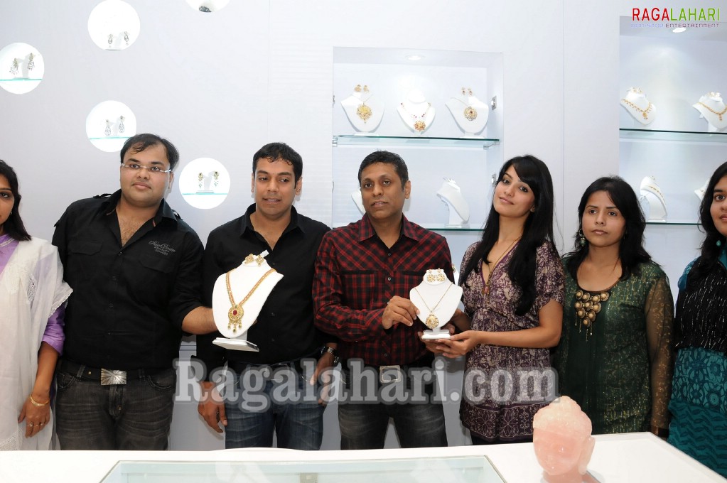 Anitha & Hyderabad Models Visit Nysa Jewellery Shop