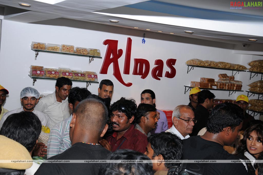 Balakrishna, Vishnu & Ileana Launches Almas Bakery