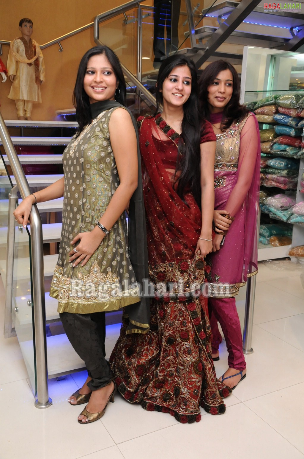 Twin City 2009 Final Contestants Visit Saheli 