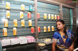 Aditi Agarwal & Aarti Agarwal inagurates Nandini Bakery