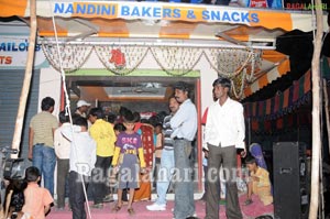 Aditi Agarwal & Aarti Agarwal inagurates Nandini Bakery