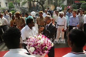 AP CM Kiran Kumar Reddy's First Day at Secreterait