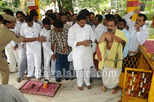 AP CM Kiran Kumar Reddy's First Day at Secreterait