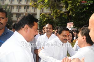 AP CM Kiran Kumar Reddy's First Day at Secreterait