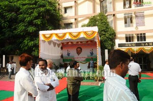 AP CM Kiran Kumar Reddy's First Day at Secreterait