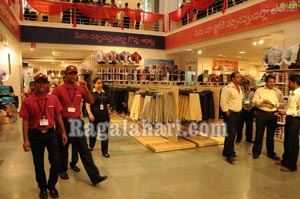 Nagarjuna Launches Big Bazaar Family Center at Kachiguda